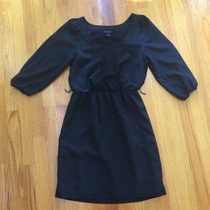 black mid-sleeve dress
